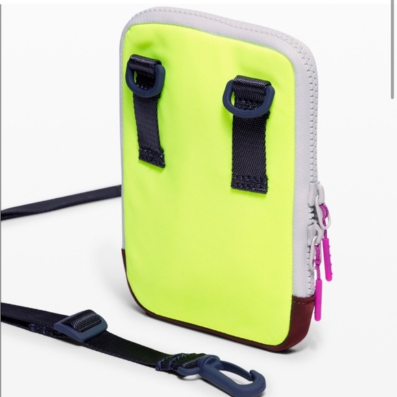 Lululemon Easy Access Cross body bag - Picture 2 of 10